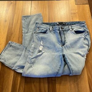 KUT from the Kloth Catherine high rise boyfriend jeans size 8